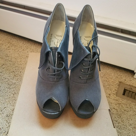 Paige by Terry de Havilland grey peep toe heels - Picture 2 of 7